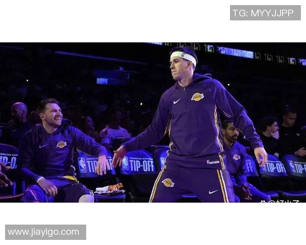 湖人队东契奇与里夫斯核心竞争下的团队协作挑战